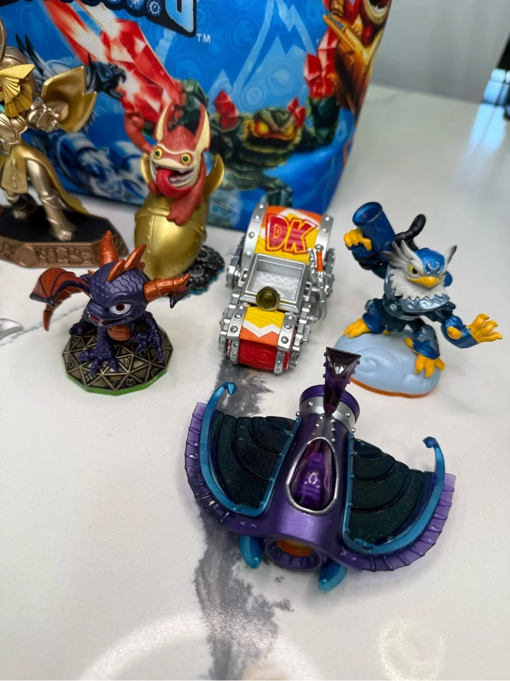 Skylanders Swap Force Blue Travel Tote Storage Bag With 11 Figurines